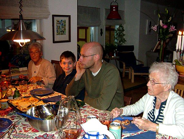 Elsie, Felix, Bengt och Greta hos Åsa; 5/10 -08