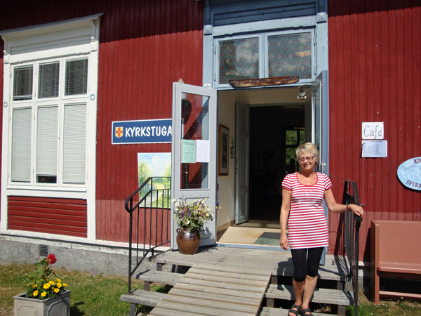 På återvägen besökte vi Cina och hennes utställning i Kyrkstugan, Själevad.