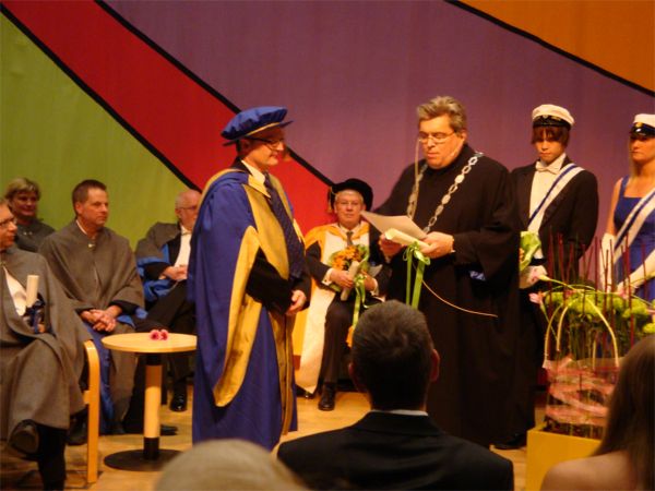 Gästprofessorer från England hälsas välkomna.