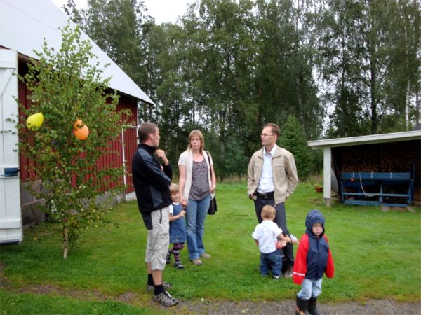 ... festen började.