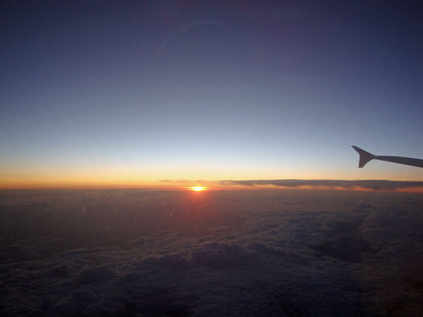 ... vid solnedgången och flyger via Wien till Arlanda; 28/2 -10