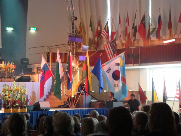 ... 74 nationer deltog i konferensen; 27/8 -10