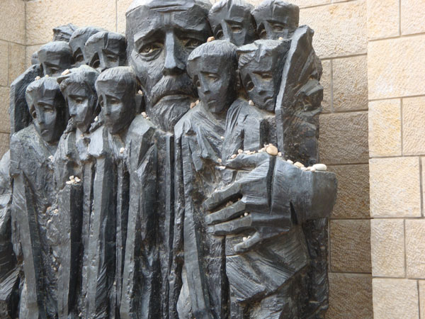 Minne av Janosz Korczak och barnen i Warszawas ghetto.