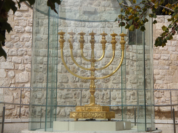 Menoran - sjuarmad ljusstake - viktig symbol i Israel.