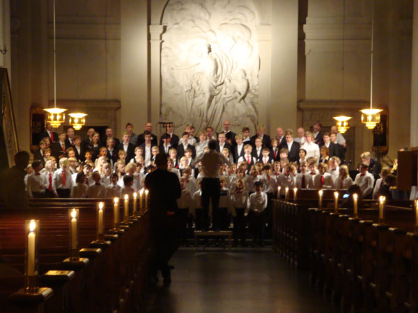Gosskören, "Gamla Gossar" och preparandkören från Adolf Fredriks skola ...