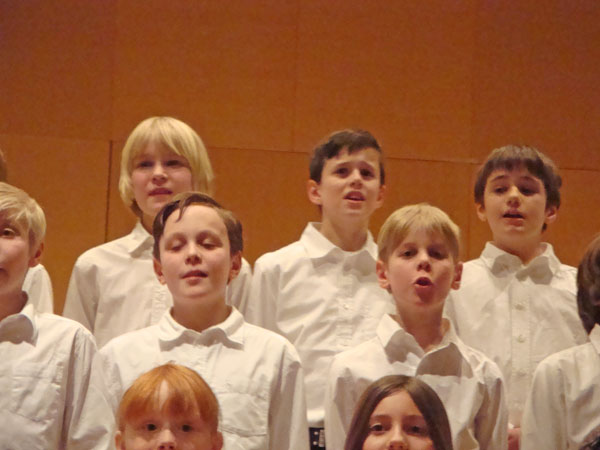 Max sjunger i kören på Adolf Fredriks Skola; 31/3 -11.