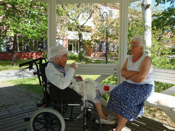 Fika med Greta i parken; 27/5 -12.