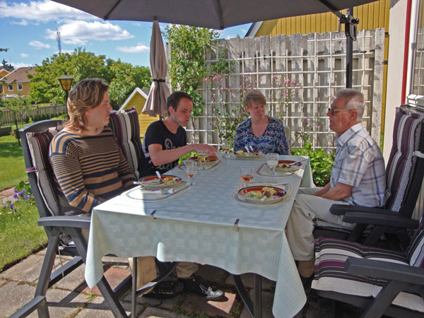Robert, Samuel & Hanna på middag hos oss den 28/6 -12.