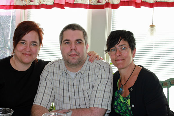 ... Marita, Daniel och Åsa hemma hos oss den 4/3 -12 (Foto: Åsa Henricson).