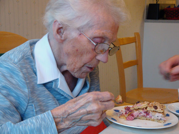 Greta och födelsedagstårtan.