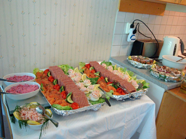 En riktig festmåltid serverades de boende ...