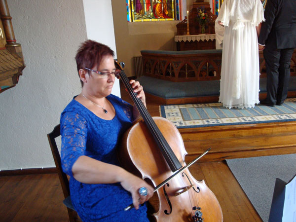 Marita spelar cello