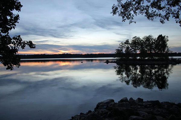 Vackra solnedgångar vid sjö Fegen får avsluta. Foto: Åsa