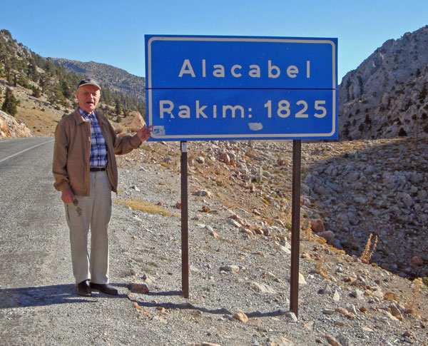 Genom Alacabelpasset på 1825 meters höjd