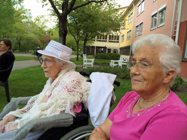 ... Högdalens äldreboende i det fina majvädret; 21/5 -14.