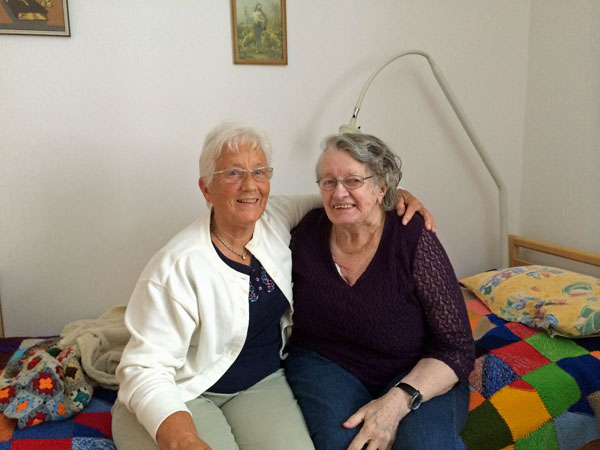 Elsie och Märta Wadin i Gnarp; 21/8 -14