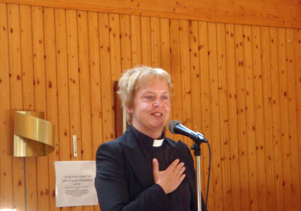 Missionspastorn avslutar minnesstunden.