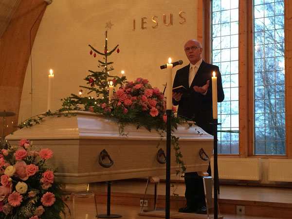 Officiant: pastor Göran Skoog.