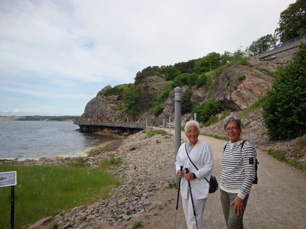 Elsie och Eva på Strandpromenaden, Uddevalla