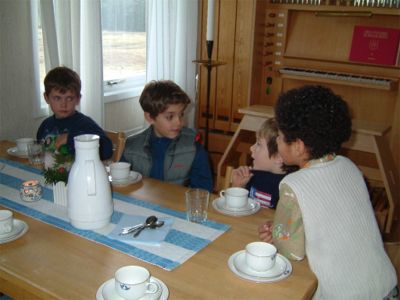 Fika i församlingshemmet, 31/10 -04