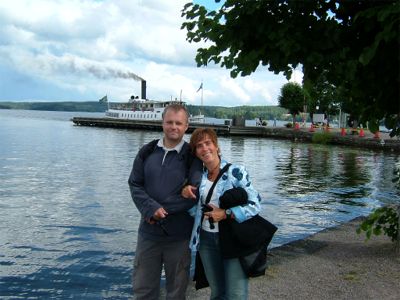 Mats & Åsa framför ångbåten, 4/8 -05