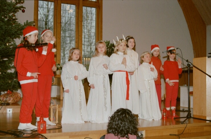 Julfest i Pingstkyrkan. 10/12 -00