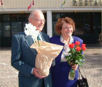 Guldbröllop för Ella & Fritz utanför Fars Hatt, Kungälv, 19/9 -04