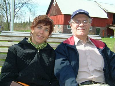 Åsa och Ivan i gungan på Hultabo, 5/5 -05