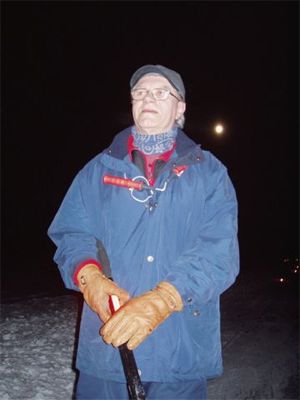 Ivan, månskensskridskor på Kjälltorpssjön, 6/3 -04