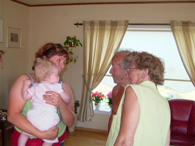 Maria, Berit, Olderfar och Oldermor, 3/8 -04