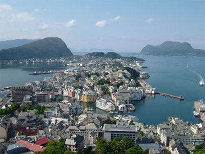 Utsikt från fjällstugan i Ålesund, 6/8 -04