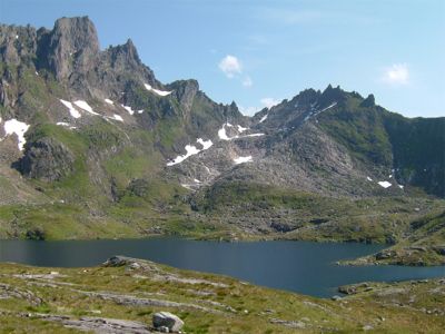 En liten fjällsjö med iskallt vatten, 8/8 -04