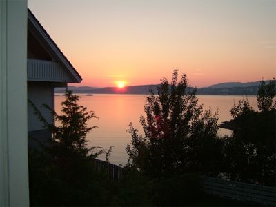 Solnedgång från trädgården, 9/8 -04