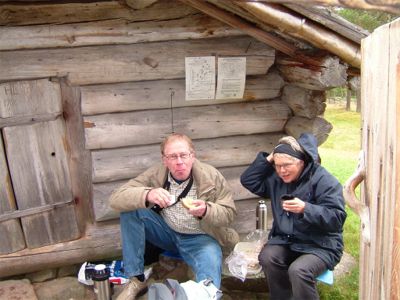 Vissa föredrog att sitta utomhus, 27/8 -04