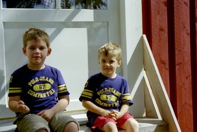 Felix och Max hos farmor och farfar, 15/7 -04