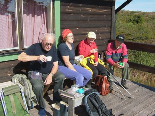 Rast o fika i det vackra vädret vid Hemfjällsstugan, Transtrand, 31/8 -05