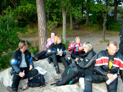 TYFRI , kvällsfika på klipporna söder om Nynäshamn, 20/7 -05