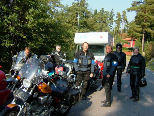 TYFRI MC i väntan på färjan vid Skanssundet, 25/9 -05