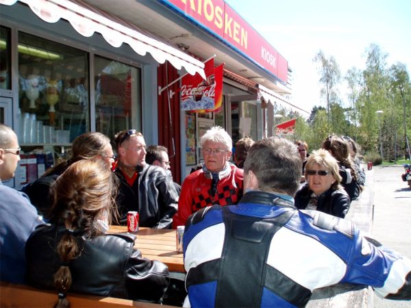 TYFRI-gänget äter lunch i Ösmo, 13/5 -06