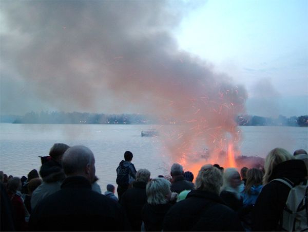 Valborgsfirande vid Gårdens Bad, Drevviken, 30/4 -06
