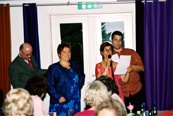 Markku, Marita, Åsa och Daniel underhåller.