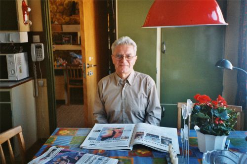Daglig tidningsläsning, 19/3 -06. Foto: Elsie