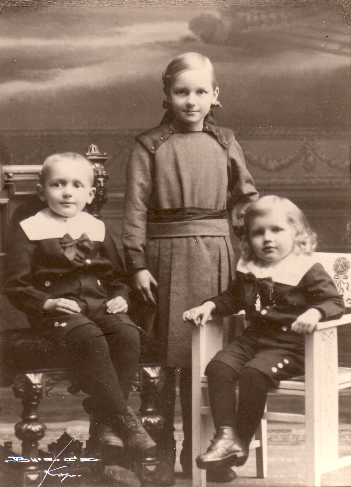 Harald med syskonen Kerstin och Alrik i Dec 1918