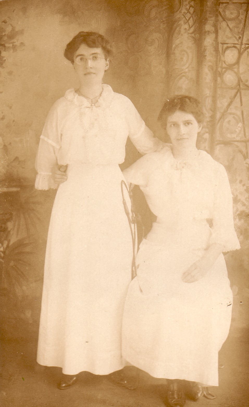 Jennys systrar, tvillingarna Ester och Helga