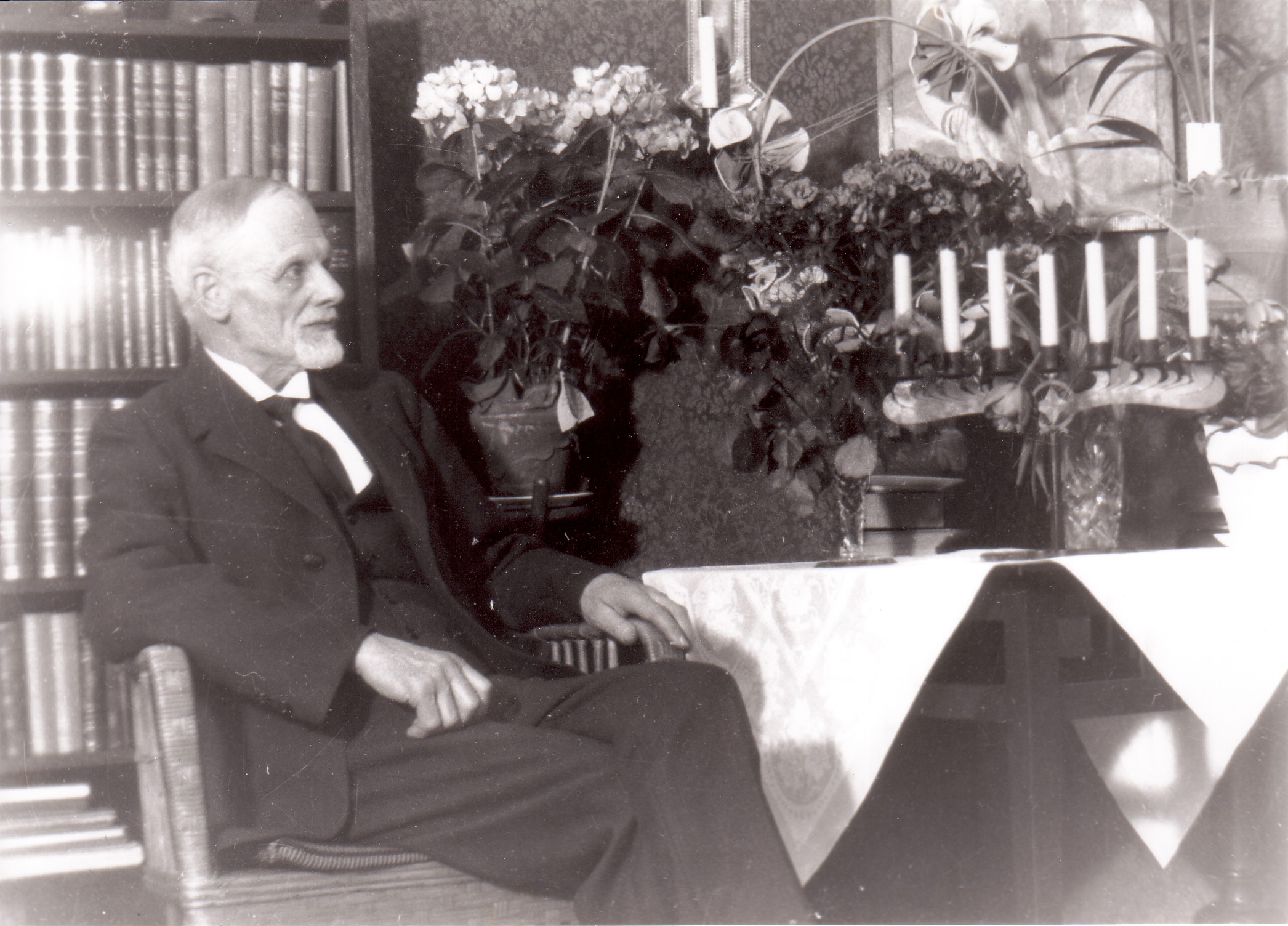 K A Lindberg pa sin 70 arsdag 1932