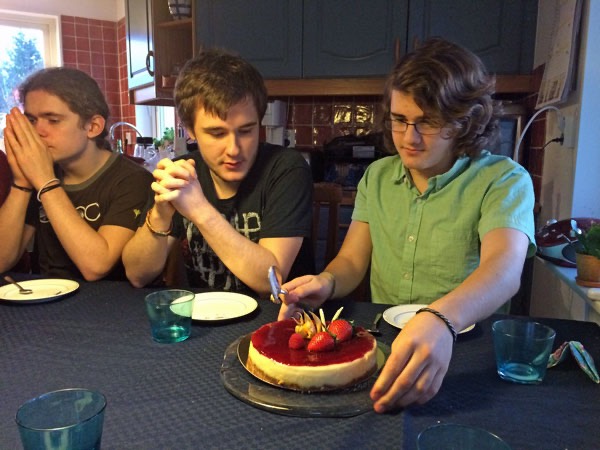 18/1 -15.  Vi firar Max som nyligen fyllde 15 år hemma hos Åsa. Felix, Adam och Max.
