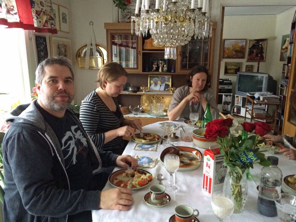 21/2 -15. Vi firar min kommande födelsedag - Daniel, Linda och Sarah.