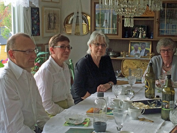 10/5 -15. Några vänner på kyrkkaffe: Thomas, Solveig, Berit och Lillemor.