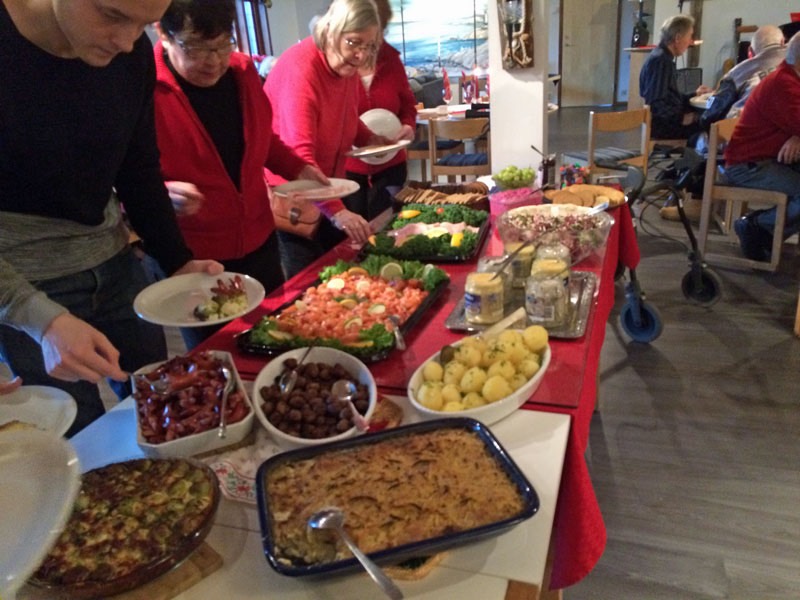 2/12 -15. Dagträffsavslutningen i Tyresö Pingstkyrka med julbord.