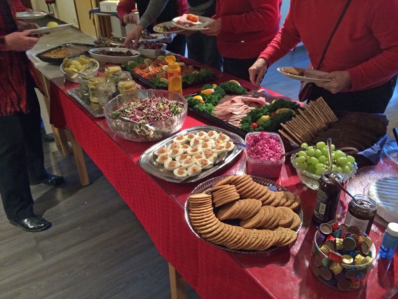 2/12 -15. Dagträffsavslutning i Tyresö Pingstkyrka med julbord.